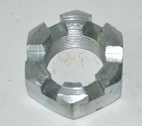 Гайка пальця штанги реакт. 5511-2919031 (М30*1,5, Н=25, корон.)