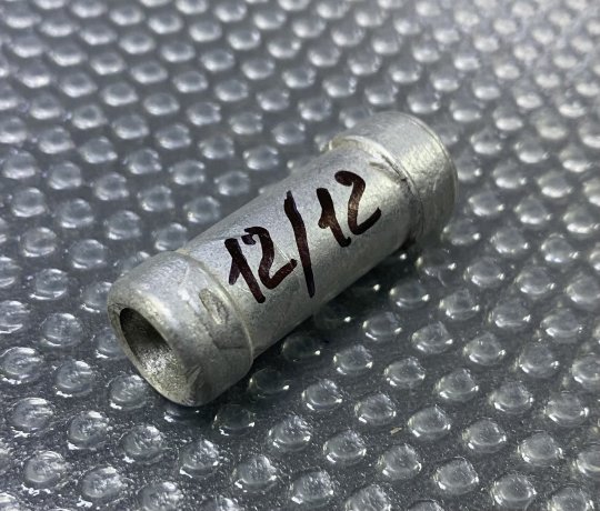 З'єднувач трубки 12 мм (метал)