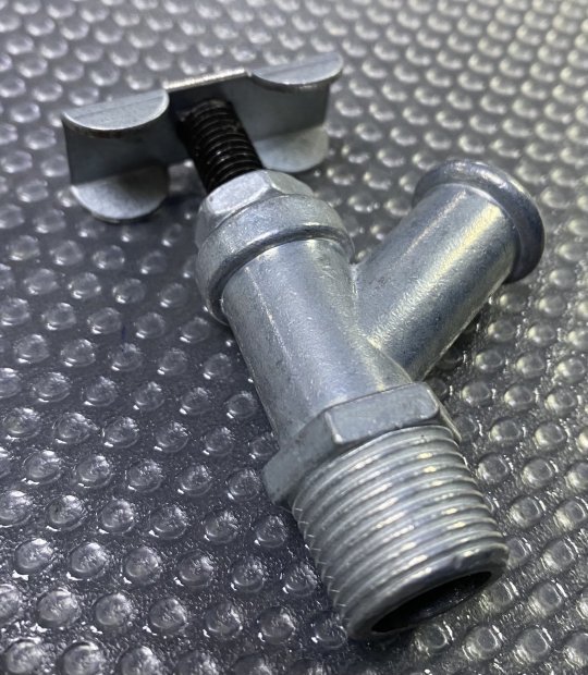 Кран масляної системи в зб. 5320-1013095 <ДК>