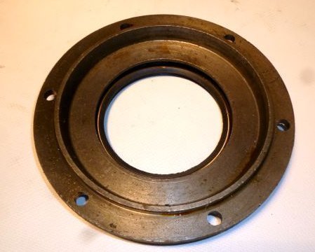 Кришка ступиці колеса перед. в зб. 500А-3103034 (з манжетою 2,2-92*120)