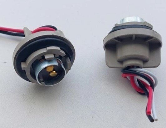 Патрон заднього ліхтаря BA15s 2-х контактний Ланос