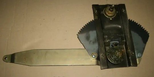 Склопідіймач дверей правий 4331-6104010 (ЗиЛ-5301) Україна