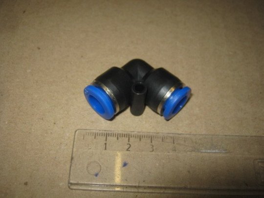 З'єднувач пневматичний цанговий L- подібний 10х10 пластиковий (RIDER)