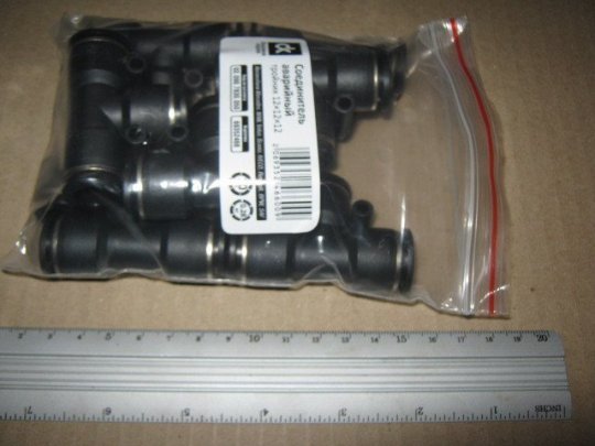 З'єднувач пневматичний цанговий Т-подібний 12х12х12 пластиковий <ДК>