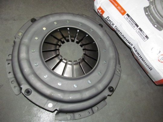 Диск зчепл. натискний ЗІЛ 130, 5301 в зб. (Пелюстк.) <ДК>