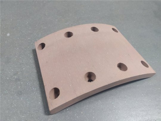 Накладка гальм. КамАЗ свердл. R1(13/18) <ДК>