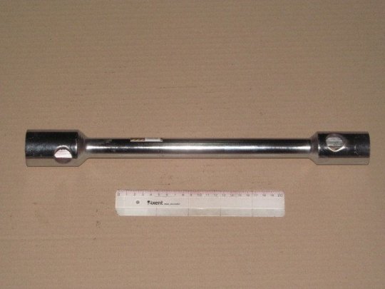 Ключ балонний хром 30x32 (L=420,d = 25) <ARMER>