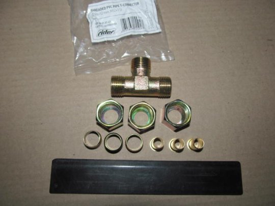 З'єднувач пневматичний D12-12-12 з затискною гайкою Т-подібний М18х1.5 сталь (RIDER)