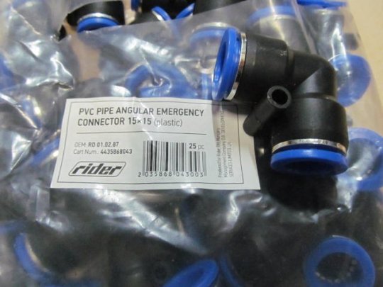 З'єднувач пневматичний D15-15 цанговий L-подібний пластик (RIDER)