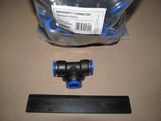 З'єднувач пневматичний D14-14-14 цанговий Т-подібний пластик (RIDER)