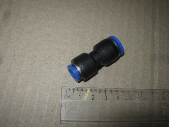 З'єднувач пневматичний D10-8 цанговий прямий редукційний пластик (RIDER)