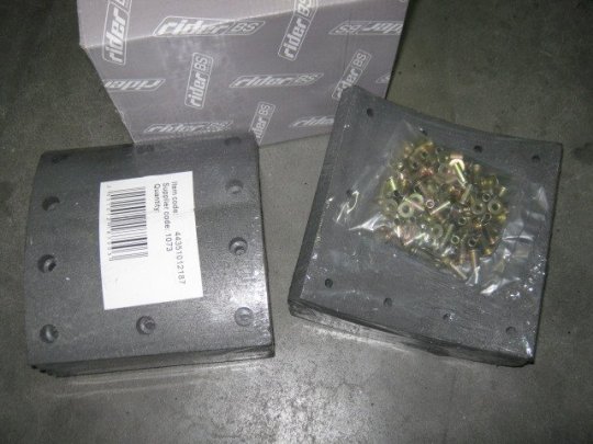 Накладка гальмівна (комплект на вісь) 410x175 станд. VOLVO F10,12,16,FH12,16 (RIDER)