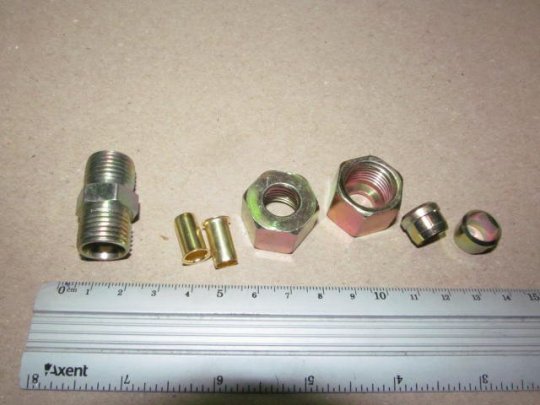 З'єднувач пневматичний D10-10 з затискною гайкою прямий М16х1.5 сталь (RIDER)