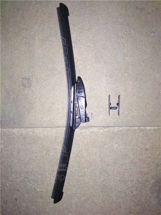 Щітка склоочисника безкаркасна 350мм. (З мультіадаптером) <ARMER>